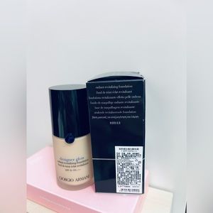Giorgio Armani Designer Glow Radiant Revitalizing Foundation - 1